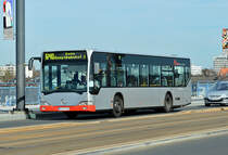 MB O 530 NL III der SWB, BN-SW 4165 auf der Kennedybrücke in Bonn - 20.03.2014