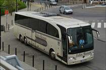 .  M-B Travego von Felix Reisen aus Deutschland aufgenommen bei einem kurzen Halt am Bahnhof in Lttich am 04.04.2014.
