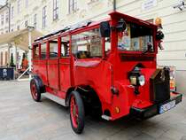Presporacik-Oldtimer®; steht für die nächste Stadtrundfahrt in Bratislava bereit; 130828