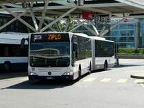 TG Genf - Mercedes Citaro Gelenkbus Nr.112 GE 960496 vor dem Flughafen Bahnhof in Genf am 07.05.2008
