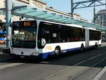 TG Genf - Mercedes Citaro Gelenkbus Nr.124 GE 960505 vor dem  Bahnhof in Genf am 07.05.2008