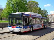 Ein MAN Erdgasbus der DVG als Linie 15 Sollnitz am 16.04.14 in Dessau, Hauptpost