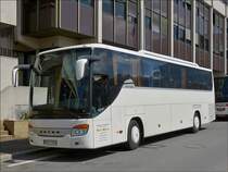. SETRA S 415 GT-HD abgestllt auf einem Parkplatz in Stadt Luxemburg.  16.04.2014