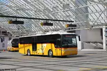 Postauto/Regie Chur GR 107 702 (Van Hool T915 Atlino) am 19.4.14 beim Bhf. Chur.