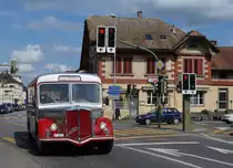 BSU: Tag der offenen Türe in der BSU-Garage in Zuchwil. Nostalgiefahrt mit dem Silberbus 11. Die Aufnahme ist vor passender Kulisse auf dem Kreuzplatz von Derendingen am 26.4.2014 entstanden.
Foto: Walter Ruetsch
