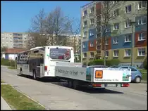 Einen Monat zu fr�h ist der Volvo mit H�nger unterwegs, warum wei� ich nicht. Volvo 8700 mit Fahrradanh�nger der RPNV in Sassnitz am 25.04.2013