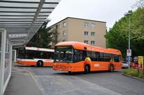 RBS, Worblaufen Nr. 84/BE 713'884 Volvo und Nr. 16/BE 710'808 MAN (ex Nr. 12) am 29. April 2014 in Papiermühle. 
