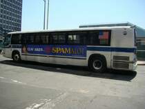 Seitenansicht eines GMC-RTS (Rapid Transit Series) an der South Ferry Station. Aufgenommen am 18.04.08