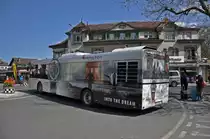 Solaris Bus der Post mit einer Uhren Werbung von Hamilton beim Bahnhof Interlaken West. Die Aufnahme stammt vom 16.04.2014.
