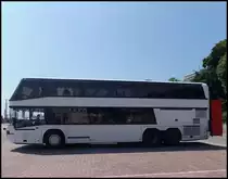 Neoplan Skyliner von HS travel service aus Deutschland im Stadthafen Sassnitz am 08.06.2013
