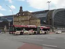 HHA 7857 (HH-HN 2887) am 28.4.2014 auf der Metrobus-Linie 6 nach Auf dem Sande auf der Kreuzung Steintordamm/Steintorwall  am  Hauptbahnhof
