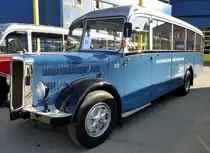 F.B.W. Oldtimer-Reisebus aus der Schweiz beim Europatreffen historischer Busse in Sinsheim, April 2014