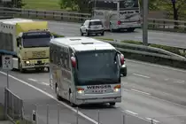 Setra 415 HD Wenger Interlaken (avec en arrière plan Setra 315 HD de la maison associée Dysli Berne) près de Berne avril 2014