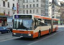 TG Genf - Gelenkbus Mercedes O 405 GN Nr.220 GE 96805 eingeteilt auf der Linie 1 unterwegs in Genf am 07.05.2008