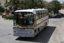 Auf der Insel Gozo, Staat Malta, war am 15.5.2014 noch dieser alte Mercedes 303 Bus im Einsatz.