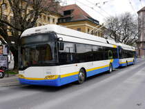 transN / La Chaux de Fonds - Auf Extrafahrt für eine Gruppe Deutsche Trolleybusfreunde die Solaris Trolleybuse Nr.613 und Nr.633 vor dem Bahnhof in La Chaux de Fonds am 16.05.2014