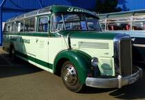 Mercedes, Oldtimer-Reisebus, beim Europatreffen historischer Busse in Sinsheim im April 2014