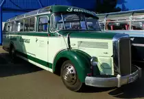 Mercedes, Oldtimer-Reisebus, beim Europatreffen historischer Busse in Sinsheim im April 2014