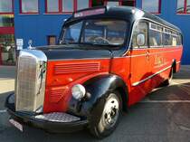 Mercedes, Oldtimer-Reisebus, beim Europatreffen historischer Busse in Sinsheim im April 2014