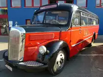 Mercedes, Oldtimer-Reisebus, beim Europatreffen historischer Busse in Sinsheim im April 2014