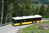 Ein Scania/Hess K360 UB Postauto auf dem Kurs 30.323 Thurnen - Gurnigel - Schwarzenburg kurz unterhalb der Station Schwefelberg Bad; 25.05.2014