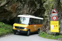 Ein Mercedes Vario 818D Postauto auf dem Kurs 31.220 Reichenbach - Kiental - Griesalp kurz vor der Griesalp. Der Kurs ist zwischen den Stationen Tschingel und Griesalp mit einer durchschnittlichen Steigung von 28% der steilste Postautokurs der Schweiz. Griesalp, 25.05.2014