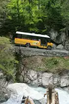 Ein Mercedes Vario 818D Postauto auf dem Kurs 31.220 Griesalp - Kiental - Reichenbach an der Griesschlucht, 25.05.2014