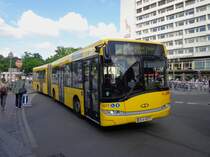 Solaris Urbino 18 - BVG Wagen 4277 in neuer Lackierung auf Linie X9 zum Flughafen Tegel am Bahnhof Zoo, 24.05.14
