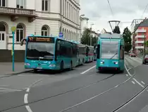 Mercedes Benz Citaro K und ein VGF R-Wagen am 24.05.14 in Frankfurt am Main Süd Bhf