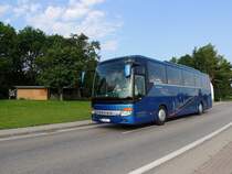Setra S 415 GT-HD von Altmannsberger-Reisen am Weg Richtung Salzkammergut; 140525