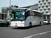 Mercedes-Benz (Tourismo) der Firma Bohr nach Flughafen Köln/Bonn am Hauptbahnhof Köln.(11.6.2014)