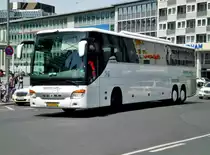 Setra S 400 der Firma Besseling am Hauptbahnhof Köln.(11.6.2014)
