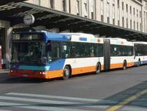TG Genf - Volvo Gelenkbus Nr.346 GE 96520 bei der Haltestelle vor dem Bahnhof in Genf am 07.05.2008