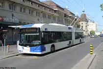 tl Nr. 878 (Hess Swisstrolley 4 BGT-N2C) am 15.6.2014 beim Bahnhof Lausanne.