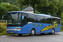 . VS 4028, SETRA S 415 UL des Busunternehmens Schmit aus Schieren wartet nahe Wiltz auf seinen n�chsten Einsatz.  29.06.2014 