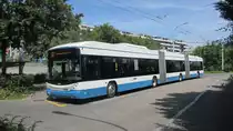 VBZ Nr. 82 (Hess LighTram3 BGGT-N2C) am 1.7.2014 in der Endschleife Holzerhurd.