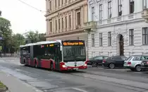 Wien Wiener Linien Buslinie 48A (Mercedes-Benz Citaro-Gelenkbus 8721) Schmerlingplatz am 11. Juli 2014.