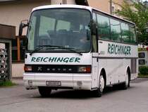 SETRA S211HD ist am Rieder Bahnhofvorplatz f�r Fahrg�ste bereitgestellt, leider wartet der Chauffeur vergebens, denn am  Zwickeltag  23.5.2008 hat wohl niemand das Bed�rfnis gehabt, und somit fuhr der Bus wieder leer weg.
