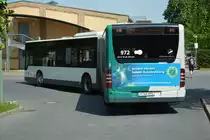 P-AV 972 befindet sich am 10.06.2014 auf der Linie 694. Aufgenommen am Bahnhof Griebnitzsee Süd.