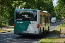 P-AV 906 am 10.06.2014 auf der Linie 696 unterwegs.