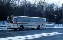 De Hvide Busser (: Die weissen Busse) Buslinie 188 (FIAT 418AL/Ringsted Karosserifabrik 1975 - DC 88.598) Klampenborg, Dyrehavevej / Klampenborg station (: S- und Regionalbahnhof Klampenborg) im Januar 1976. - Die Buslinie wurde  Strandvejsbussen  genannt, weil sie zwischen Klampenborg und Helsingør über  Strandvejen  (: die Küstenstrasse / Uferstrasse) am Sund entlang fuhr. - Seit 1989 fährt hier die Buslinie 388.