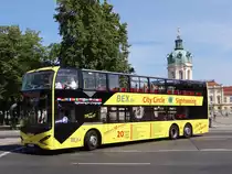 VISEON mit 101 Sitzplätzen, Baujahr 2012, im Einsatz für BEX Sightseeing auf der Berlin City Circle Tour, Stopp am Schloss Charlottenburg, Fotoaufnahme: 07.07.2013