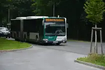 P-AV 980 fährt am 05.07.2014 an die Haltestelle Bahnhof Rehbrücke.
