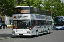 B-AA 237 steht am Zoologischen Garten in Berlin. Aufgenommen am 08.07.2014.