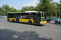 B-RG 8660 fährt am 08.07.2014 auf der Linie 2004 zum Südkreuz.