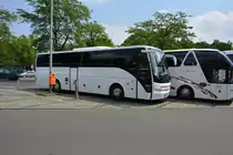 Dieser Temsa Safari HD steht am 08.07.2014 am Zoo in Berlin.