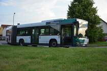 In Sommerlicher Abendstimmung steht P-AV 966 in Alt-Golm.Aufgenommen am 10.07.2014