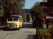 Etwa ab Mitte der 1990er Jahre bis 2009 setzte die Marktgemeinde Seeboden am Millstättersee in den Sommermonaten Nostalgiebusse ein, die die verschiedenen Ortsteile mehrmals täglich mit dem Zentrum verbanden. Ende der 1990er Jahre fährt dieser 1956 gebaute Steyr 480 auf der Seestraße in Seeboden an der Buschenschenke Ginner vorbei.