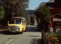 Etwa ab Mitte der 1990er Jahre bis 2009 setzte die Marktgemeinde Seeboden am Millstättersee in den Sommermonaten Nostalgiebusse ein, die die verschiedenen Ortsteile mehrmals täglich mit dem Zentrum verbanden. Ende der 1990er Jahre fährt dieser 1956 gebaute Steyr 480 auf der Seestraße in Seeboden an der Buschenschenke Ginner vorbei.