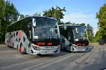 Am 13.07.2014 steht HB-HR 21 + HB-HR 24 aus Österreich am Lustgarten in Potsdam.